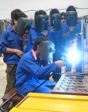 Xuất khẩu lao động Hà Tĩnh đang học nghề hàn